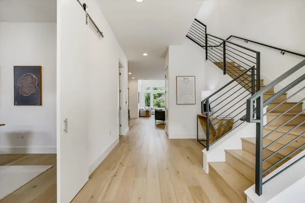 900 S 2nd ST #6, Austin, TX 78704