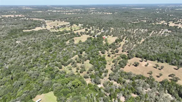 213 Joe Cole LN, Smithville, TX 78957