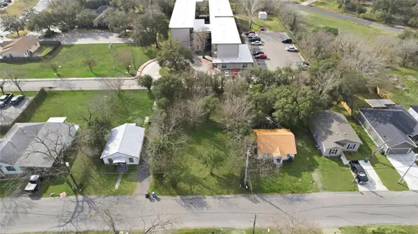 1059 Tabernacle ST, Seguin, TX 78155