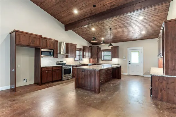 300 County Road 407, Spicewood, TX 78669