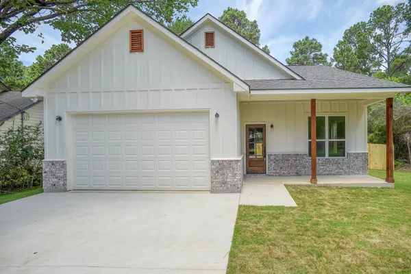 104 Pony Grass LN, Bastrop, TX 78602