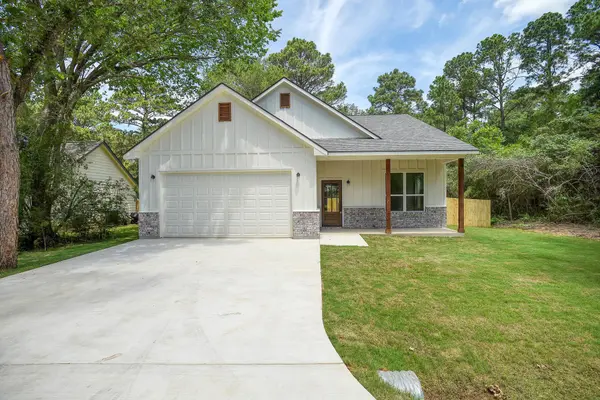 104 Pony Grass LN, Bastrop, TX 78602