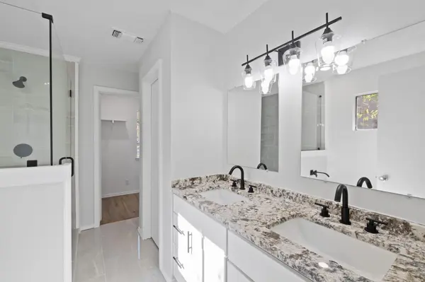 10001 Woodglen DR, Austin, TX 78753
