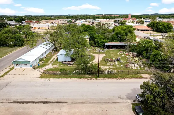 401 E 6th ST, Lampasas, TX 76550