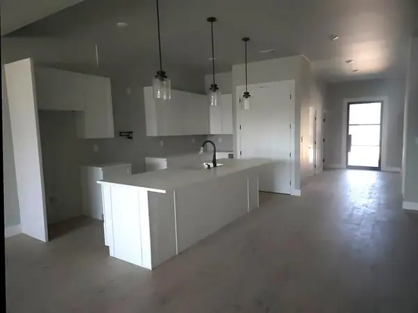 2417 Bruin DR, Spicewood, TX 78669