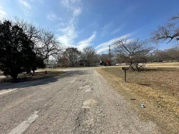 548 Spring River DR, Martindale, TX 78655