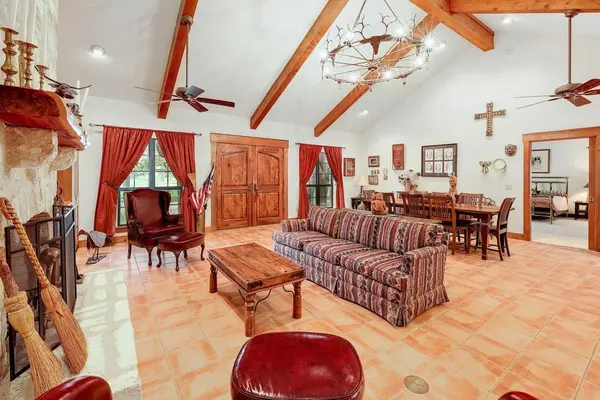 95 Augusta DR, Wimberley, TX 78676