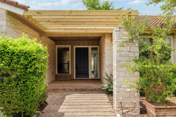611 Lido ST, Lakeway, TX 78734