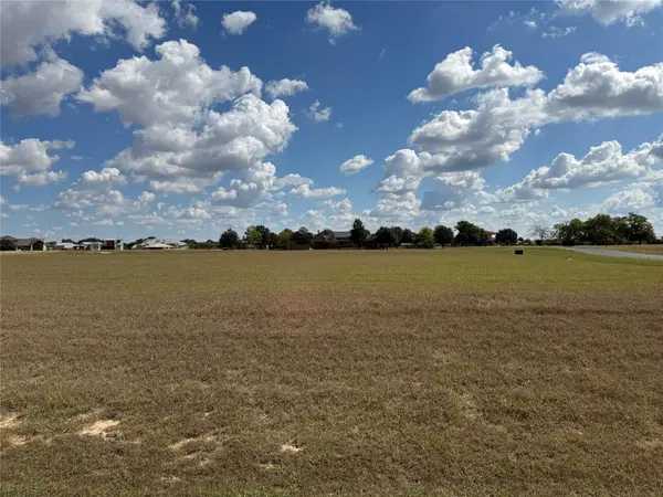 102 Ranch Estates CIR, Martindale, TX 78130