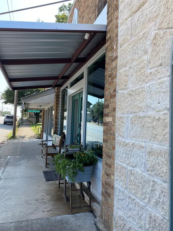 104 E Main ST, Johnson City, TX 78636