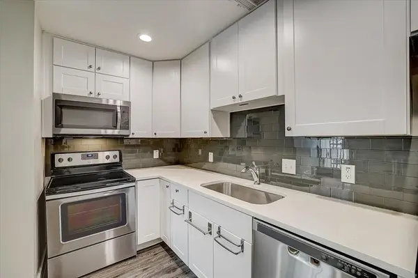 935 La Posada DR #222, Austin, TX 78752