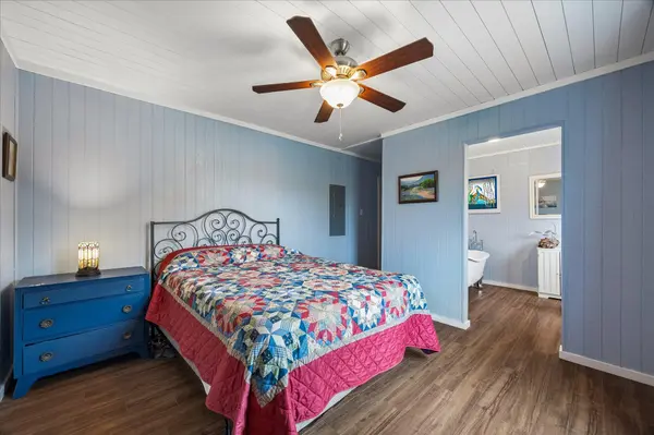 129 N Rolling Oaks LN, Harper, TX 78631