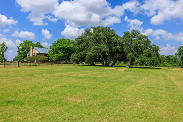 249 Eureka LN, Fredericksburg, TX 78624