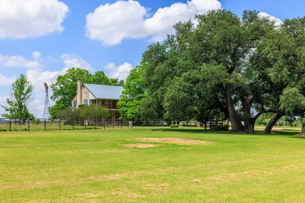 249 Eureka LN, Fredericksburg, TX 78624