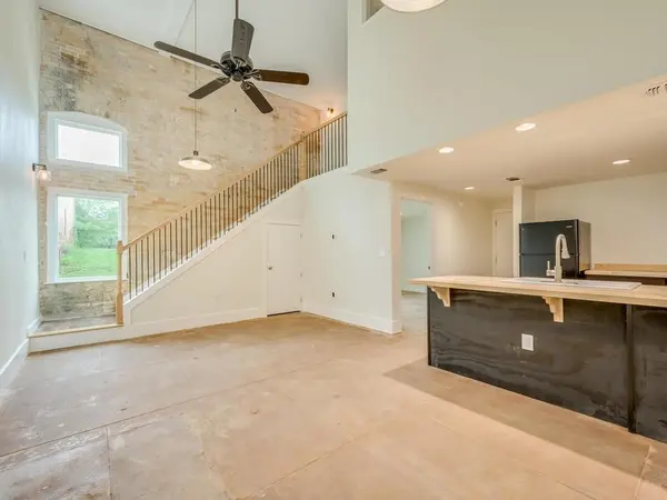 110 S Main ST #104, Elgin, TX 78621