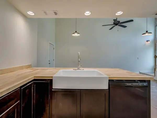 110 S Main ST #104, Elgin, TX 78621