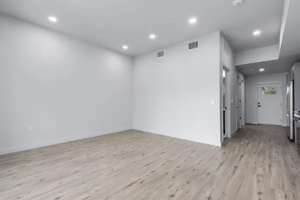 4004 Banister LN #211, Austin, TX 78704
