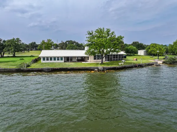 736 W Lakecrest DR, Bluffton, TX 78607