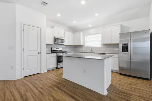 10525 Steinbeck DR, Austin, TX 78747