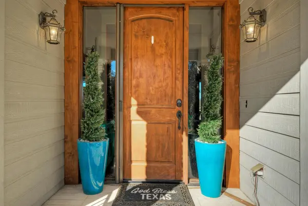 4834 Travis Oaks DR, Marble Falls, TX 78654