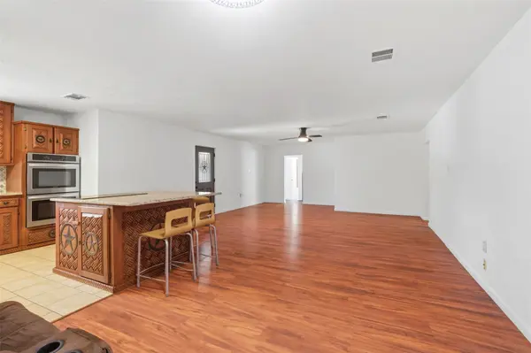 206 Oscar ST, Taylor, TX 76574