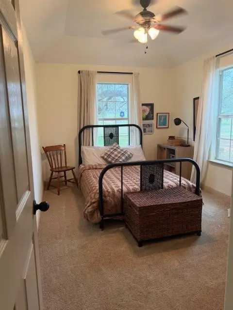 100 County Road 423, Stockdale, TX 78160