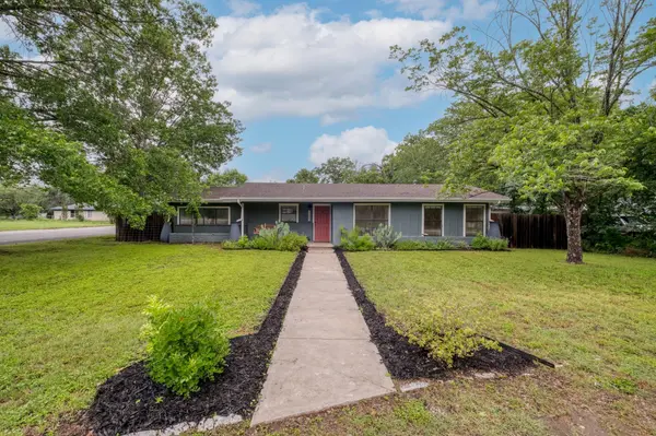 1233 Orange ST, Lockhart, TX 78644