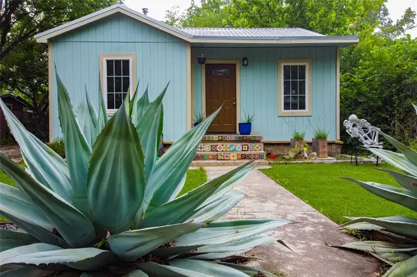 912 & 912 1/2 Calle Limon DR, Austin, TX 78702