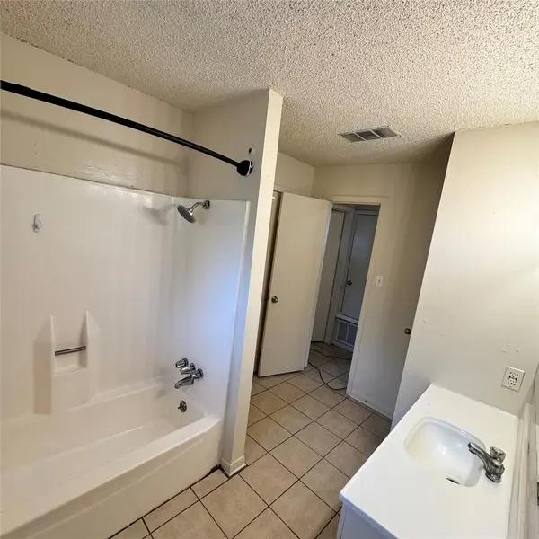 1626 Royal Hill DR #B, Austin, TX 78741