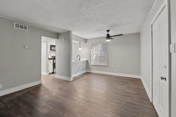 1220 W Anderson LN #106, Austin, TX 78757