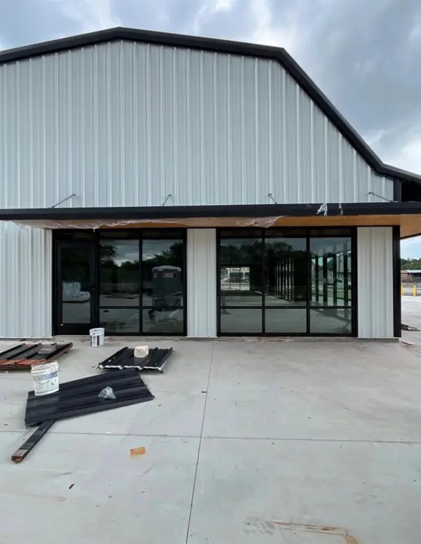 1425 N Main ST, Taylor, TX 76574