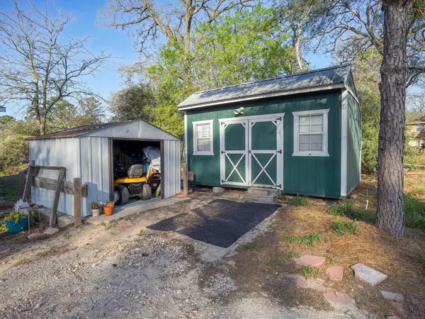 235 Pinehill DR, Bastrop, TX 78602