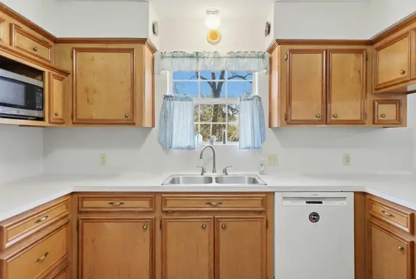 319 Shady Acres LN, Brenham, TX 77833