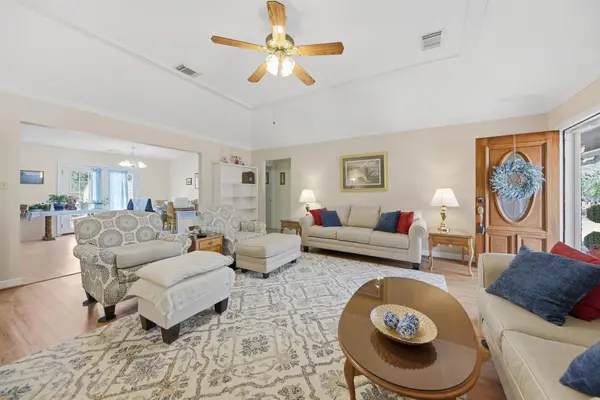 319 Shady Acres LN, Brenham, TX 77833