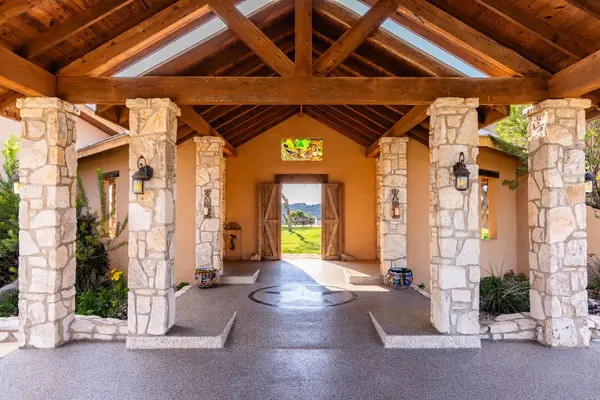 994 Upper Turtle Creek RD, Kerrville, TX 78028