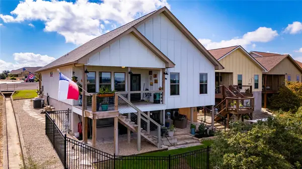 1057 Roanoke LN, Kerrville, TX 78028