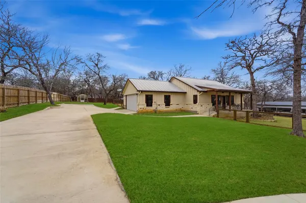 203 Champions BLVD, La Vernia, TX 78121