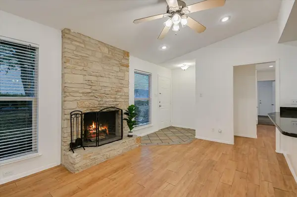 3207 Eanes CIR #B, Austin, TX 78746