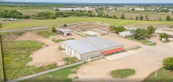 744 Fm 609, La Grange, TX 78945