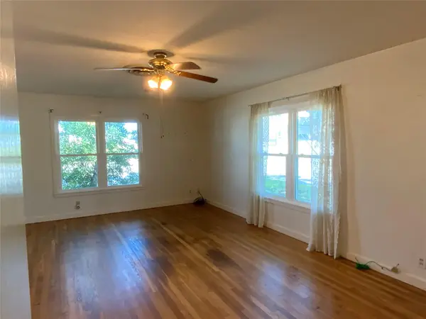 408 S Grimes ST, Giddings, TX 78942