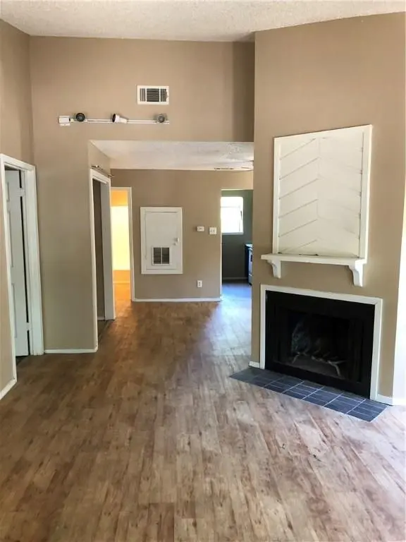 2011 West LOOP #C, Austin, TX 78758