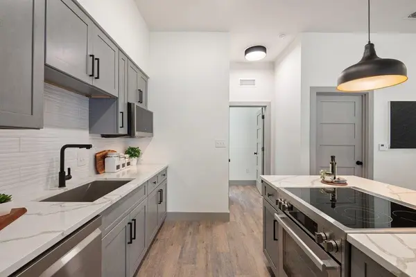 2450 Wickersham LN #2022, Austin, TX 78741