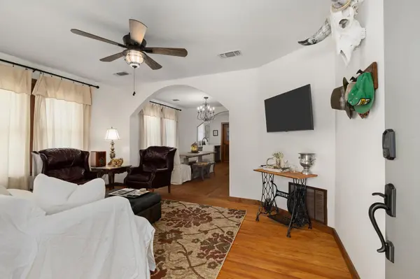 258 N Water ST, La Grange, TX 78945