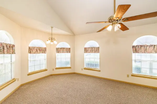806 Saint Michael ST, Gonzales, TX 78629