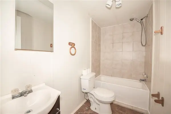 806 N Oneal Street, Caldwell, TX 77836