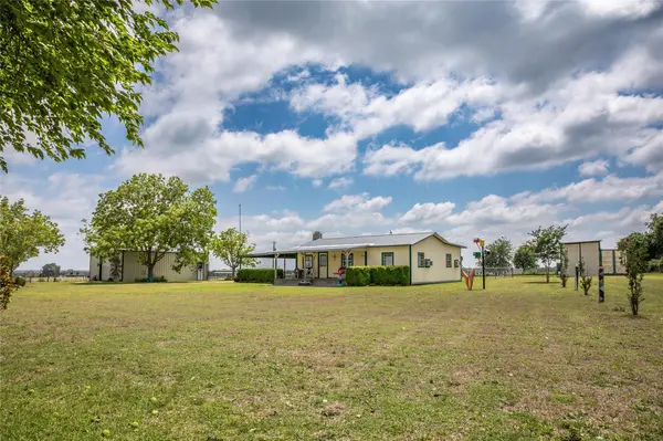 2603 McNelly LN, Burton, TX 77835