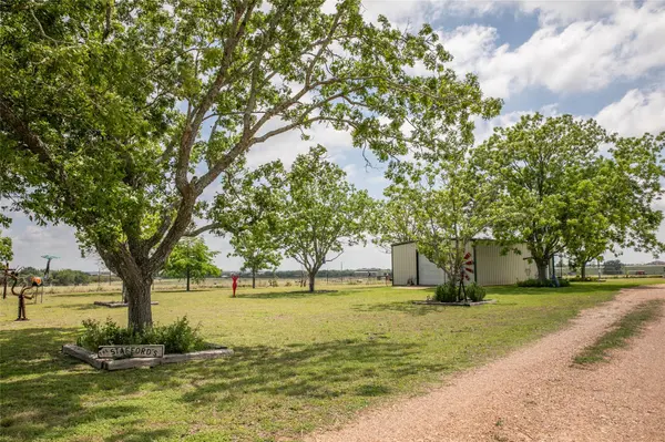 2603 McNelly LN, Burton, TX 77835