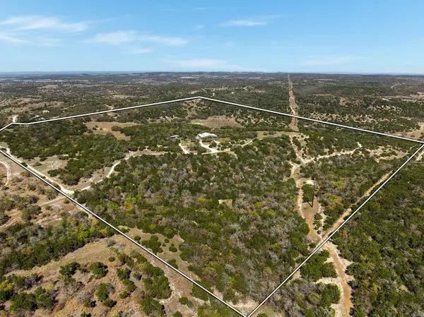 1716 Sanctuary LN, Blanco, TX 78606