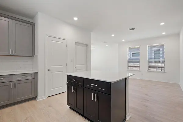424 Treadwell LN, Kyle, TX 78640