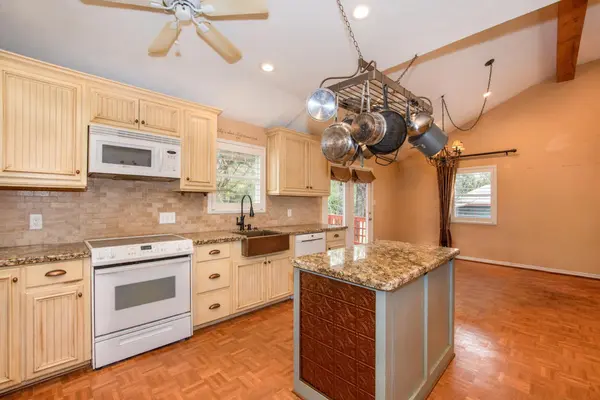 877 Hollow Bend, Caldwell, TX 77836